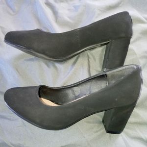 🖤 New Black Velvety Block Heels